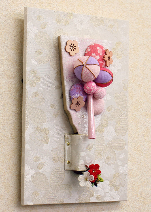 99壁掛飾り 高さ30cm 7号おしゃれ羽子板 ピンクまり 白桜