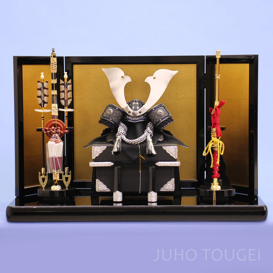 五月人形 兜飾り 幅 70㎝ 5号黒部兜 真鍮箔屏風平飾り