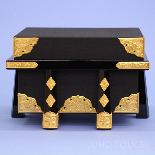 12号金金具紗張り櫃 正面