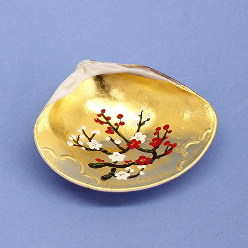 雏人偶及配件:一对高品质手绘的金色贝壳,饰以红白梅花