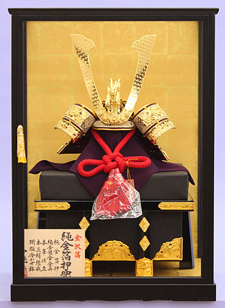 五月人偶单个兜,高48厘米,一得作,编号10号,纯金箔压制碗形兜带冠