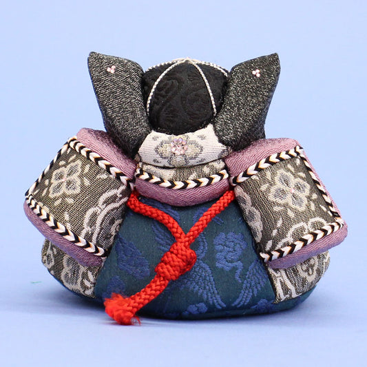 Kimekomi Gogatsu ningyo. Wooden mini kabuto case decoration