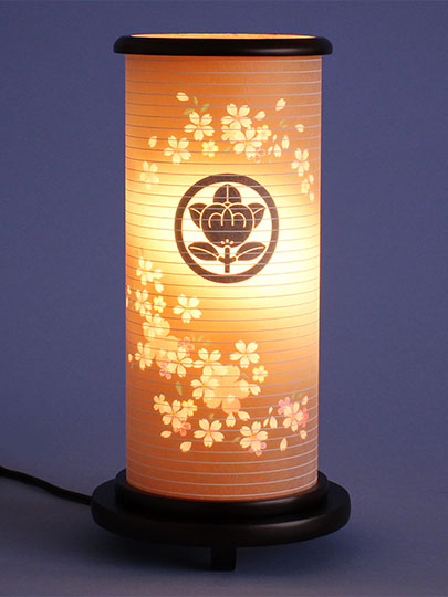 小型サイズ盆提灯高さ29m インテリア燈明 小桜の舞(薄茶)家紋付き 暗所点灯