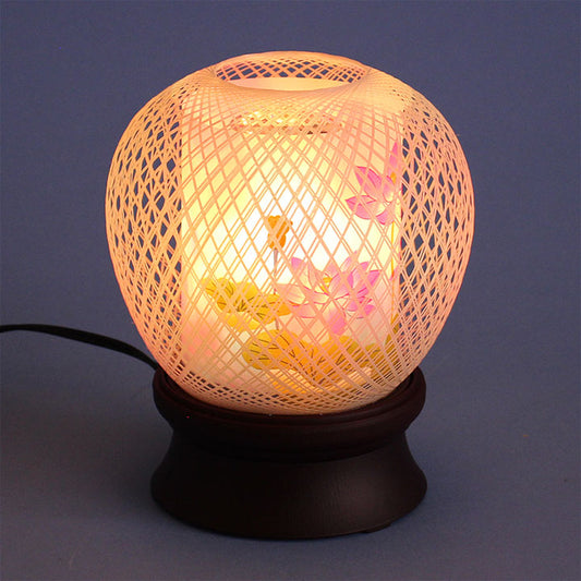 コンパクトでおしゃれな盆提灯 花まゆ(蓮華) 高さ18cm 回転筒付き 暗所点灯