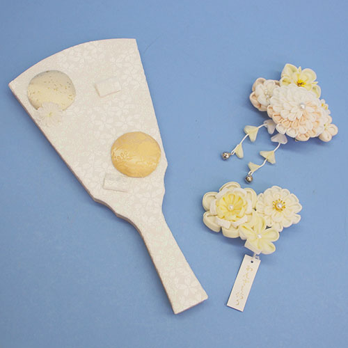 髪飾り羽子板ましろ簪 外す