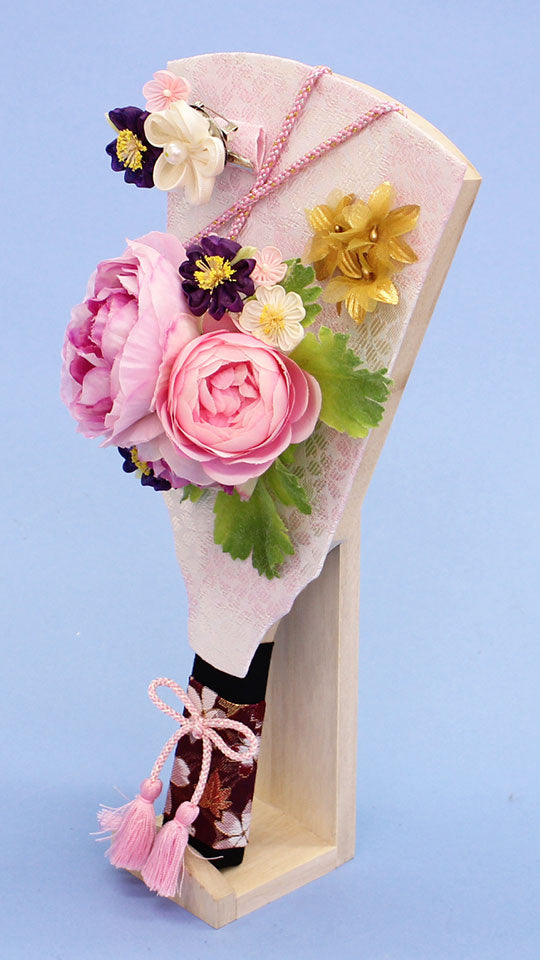 髪飾り羽子板 洋花(ピンク)白桐スタンド付き 左から