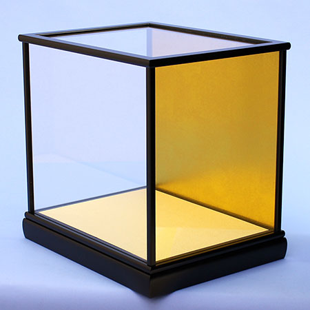 带翻盖人偶展示柜,宽33厘米,高29厘米,R11,尺寸30,哑光金背黑色