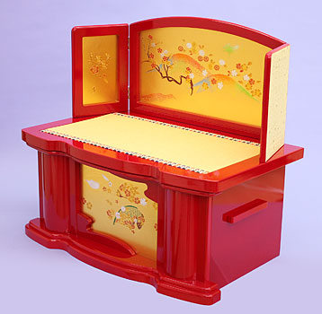 ensemble complet paravent et support de rangement pour poupée Hina, largeur 65 cm, montagne laquée rouge avec gravure prune