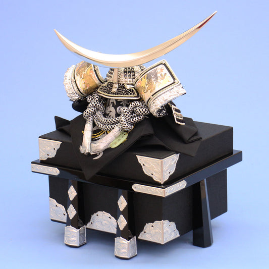 Casque simple de poupée May, hauteur 44 cm, n° 12, petite plaque argentée, casque daté avec coffret laqué noir