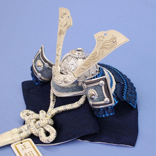 Poupée May, casque simple, hauteur 13 cm, par Gyoshu n° 3, casque violet et bleu marine, sans armoire