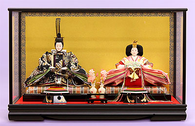 カブセ人形ケース 幅73cm 高さ40cm 雛用特10号2人40黒艶消し金バック 台紙は赤布