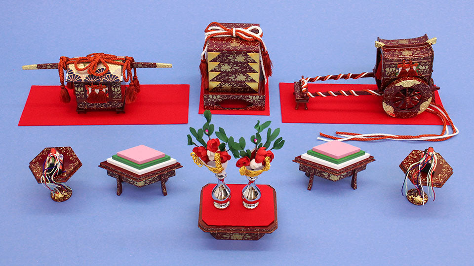 雛道具三段飾り用6点セット 30号琥珀塗本金三つ葉唐草(木製)