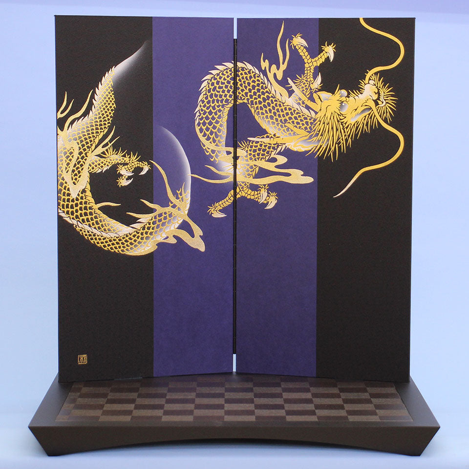 五月人形用台屏風 幅 60cm 20号青帯金彩龍台屏風セット – 寿鳳人形の東芸
