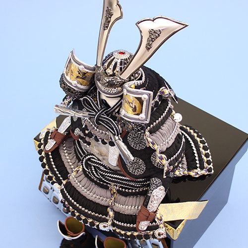 Armure simple de poupée Satsuki Hauteur 43 cm Fabriquée par Koushin N° 3 Armure de dragon argenté