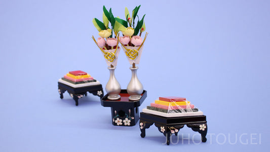 雏人偶和配件:菱形三宝(25号),黑漆樱花(米饼:木质,底座:树脂)