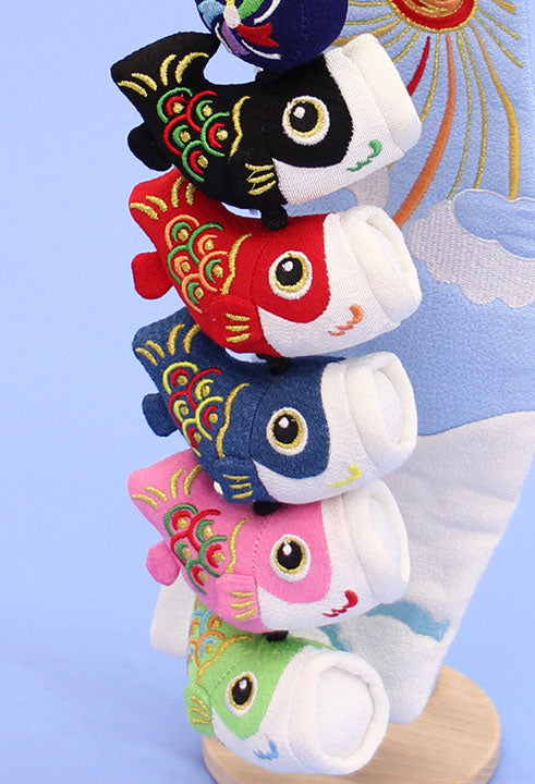 Streamer à carpes suspendu, hauteur 34 cm, 5 carpes (très petites), avec support de tapisserie