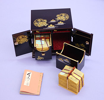 タメ塗カルタ(木製)箪笥