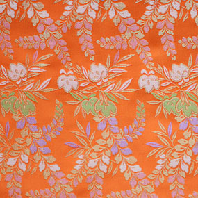 ポリエステル金襴赤系 藤柄 久方 厚さ:中厚24cm角見本