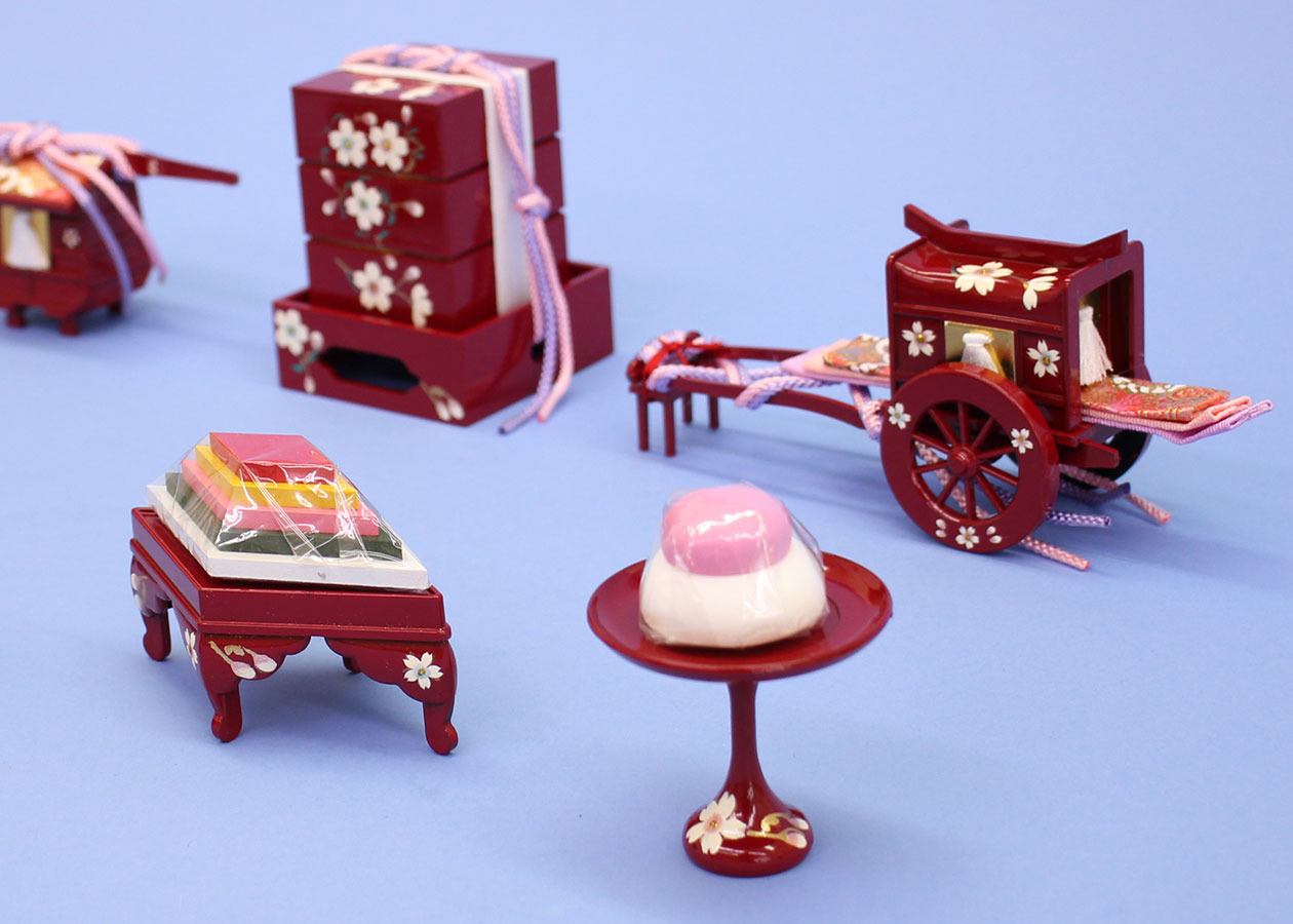桜花(朱赤)(樹脂製)御所車、重箱、菱台、高坏