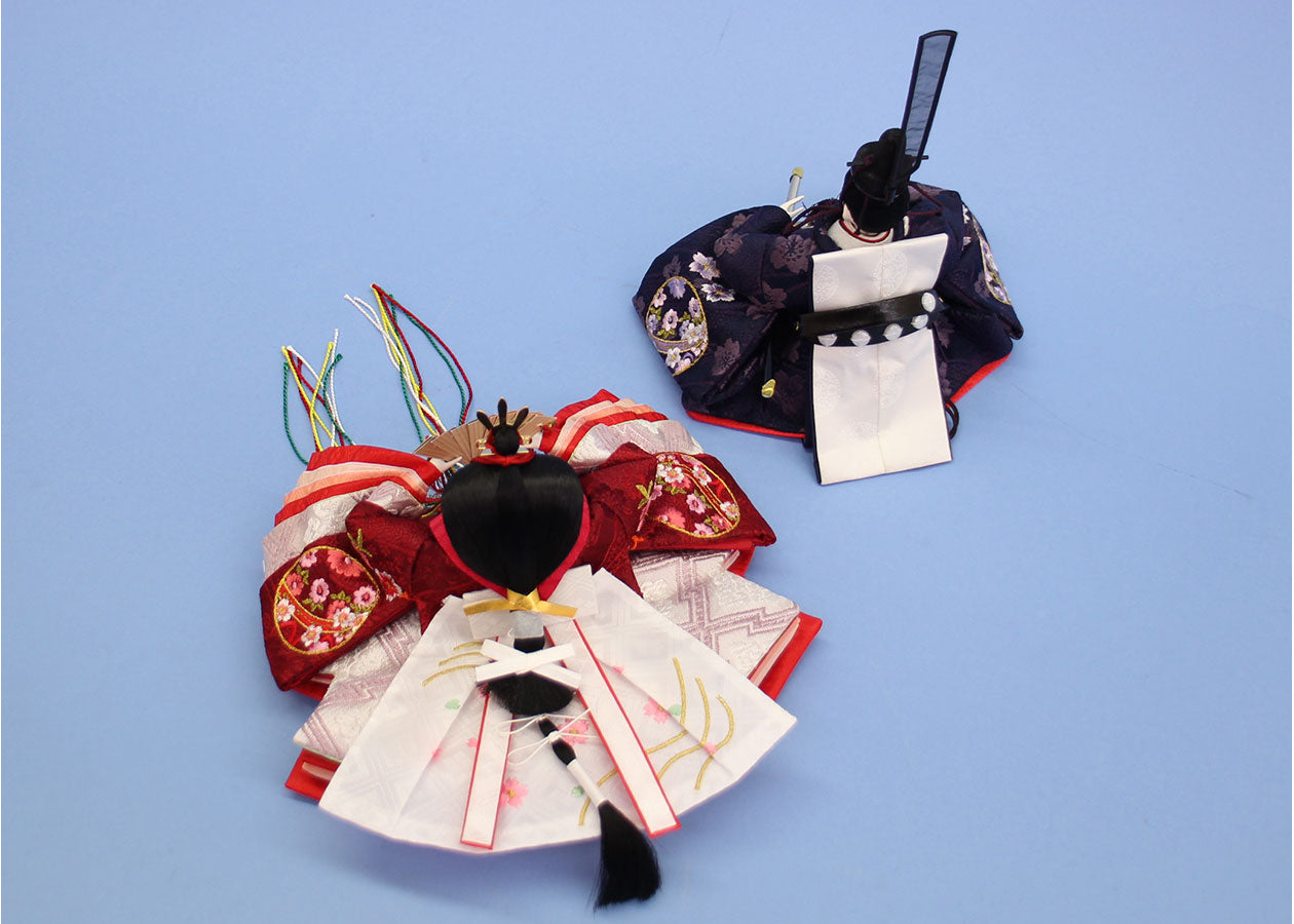 雛人形単品 親王3 小芥子 まり刺繍赤紫　後ろから