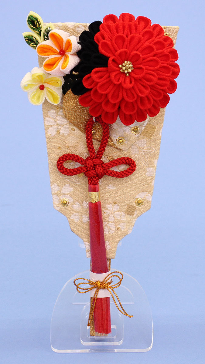 Cute flower Hagoita with stand – 寿鳳人形の東芸