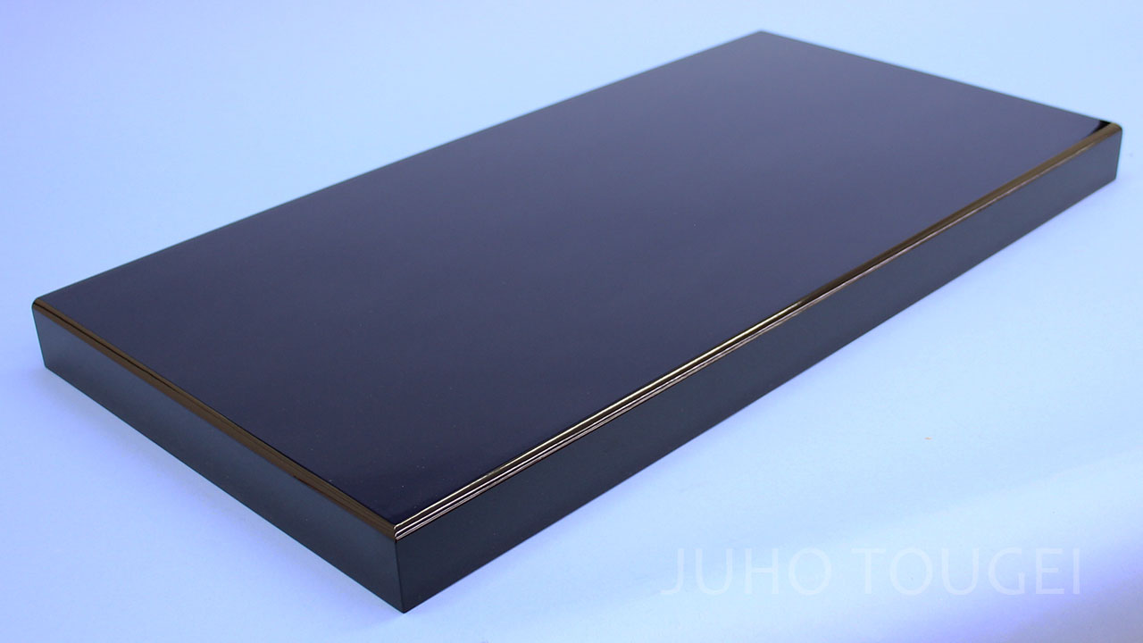 20号角型黒塗り台　斜めから