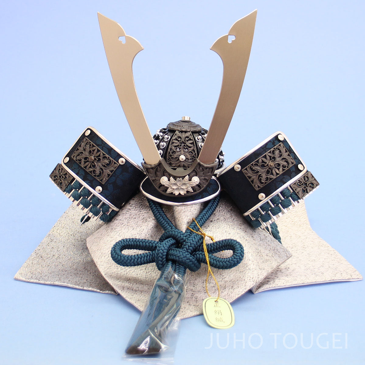 五月人形 単品兜 高さ37cm ８号黒桜金物の兜　正面