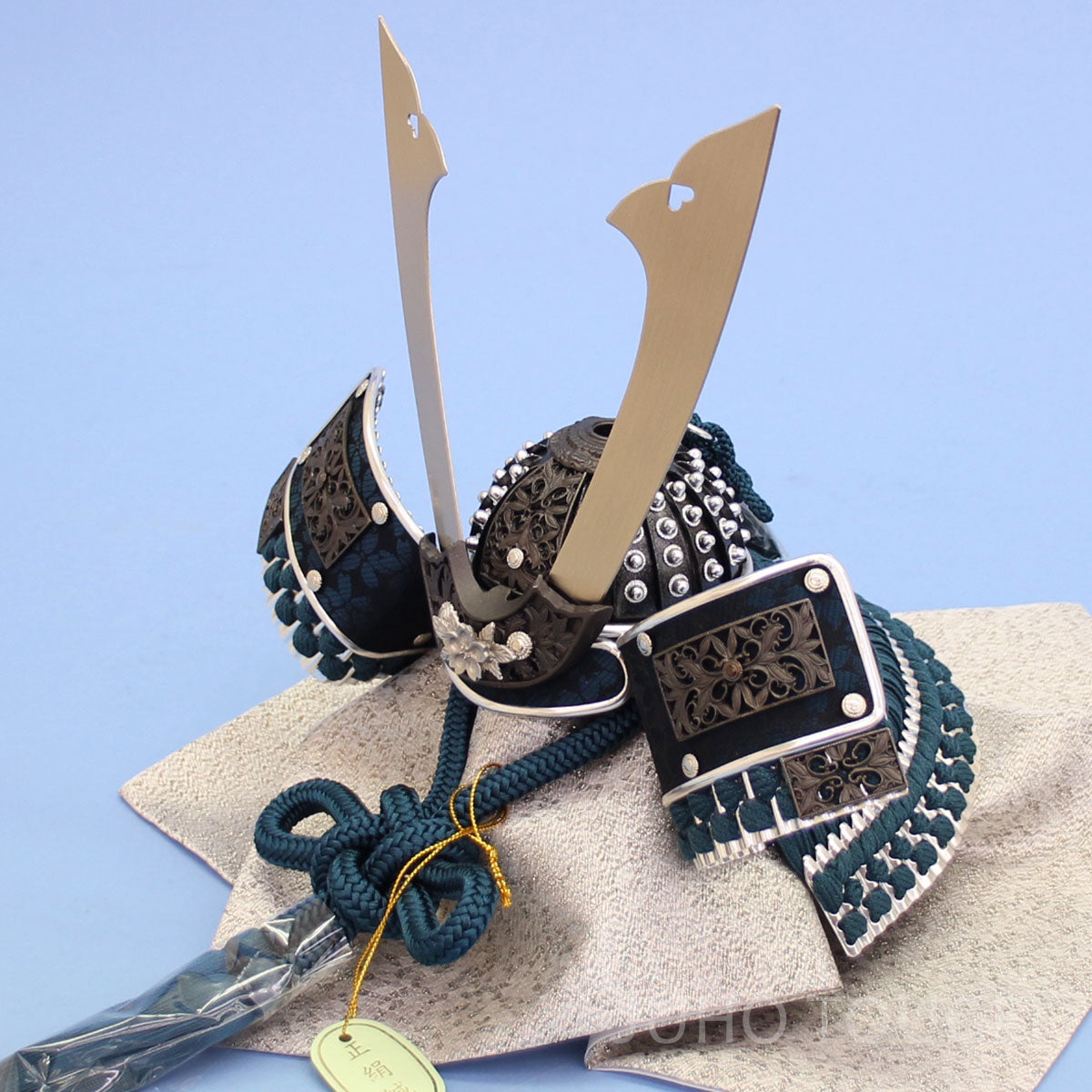 五月人形 単品兜 高さ37cm ８号黒桜金物の兜　イメージ