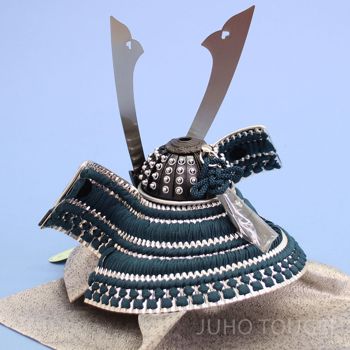 五月人形 単品兜 高さ37cm ８号黒桜金物の兜 後ろから