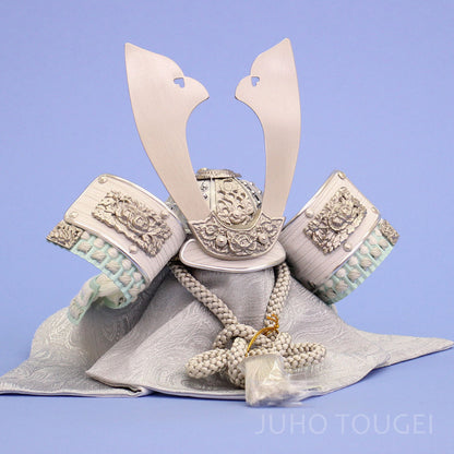 五月人形 単品兜 高さ20cm 一徳作　８号　パステルグリーン小札兜