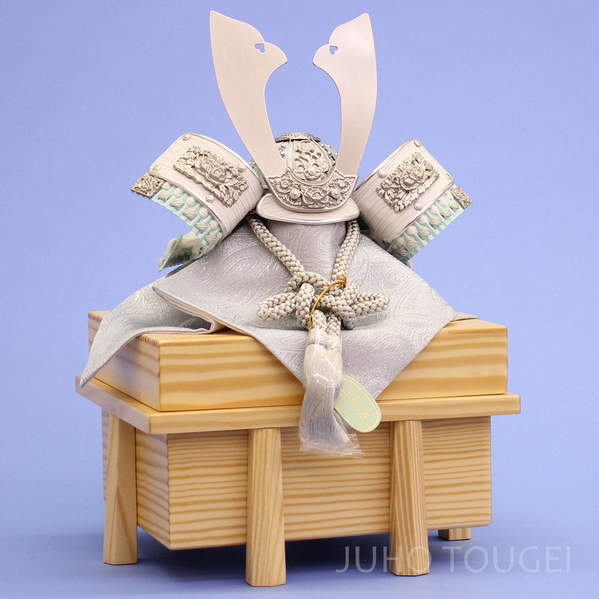 五月人形 単品兜 高さ20cm 一徳作　８号　パステルグリーン小札兜