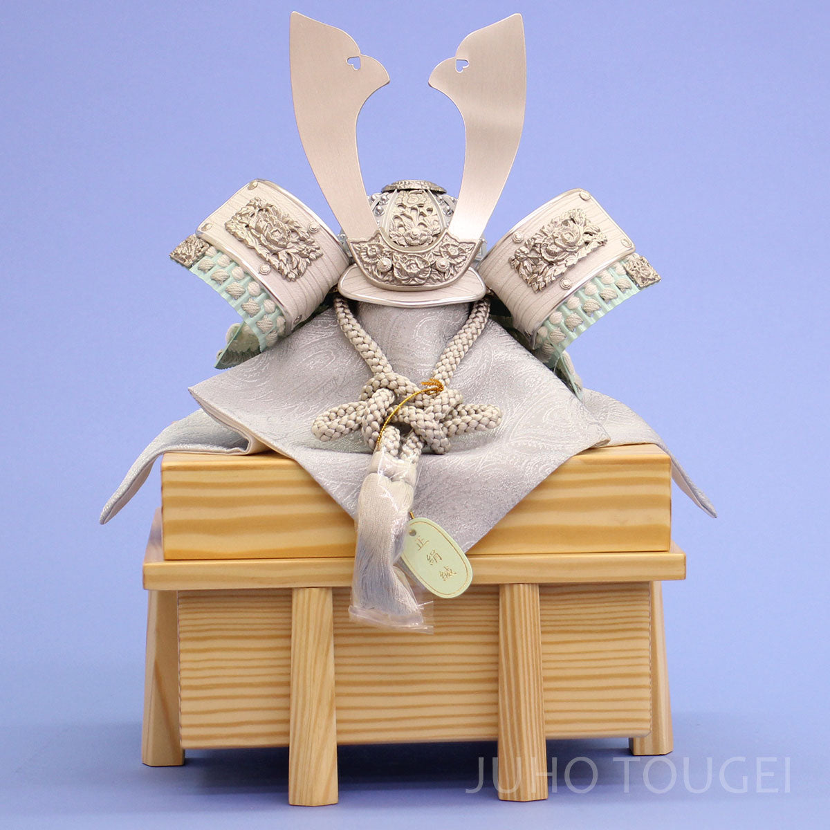 五月人形 単品兜 高さ20cm 一徳作　８号　パステルグリーン小札兜