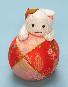 Poupée en kimekomi n° 214 Fuku Neco Tama-asobi