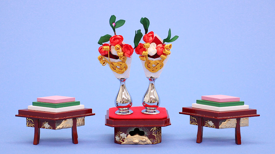 雛道具菱三宝 25号 琥珀塗松竹梅盛上げ献上（木製）