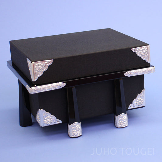 8号紗張り櫃銀金物　イメージ