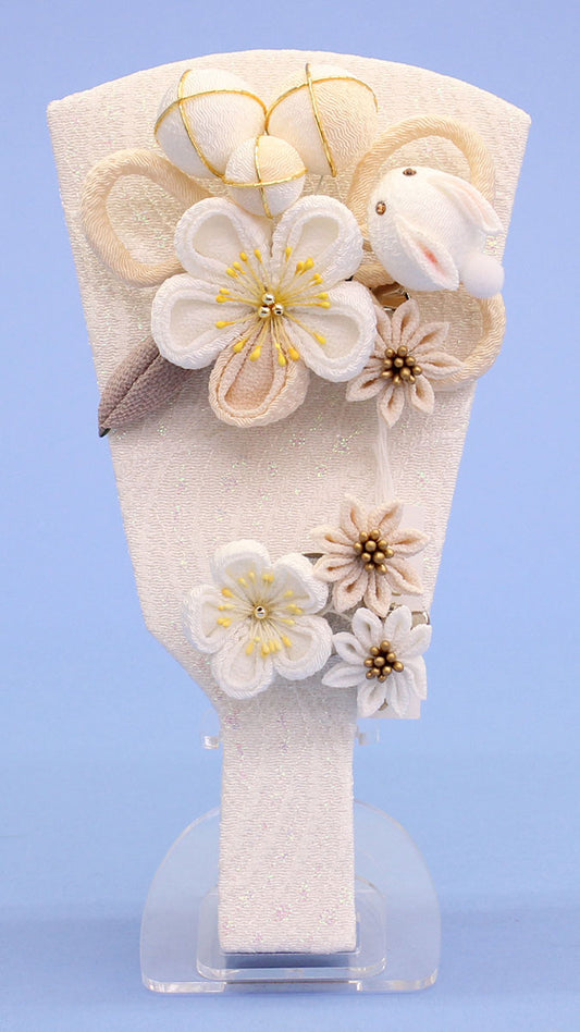 7号うさぎ簪　ベージュ羽子板出し飾り