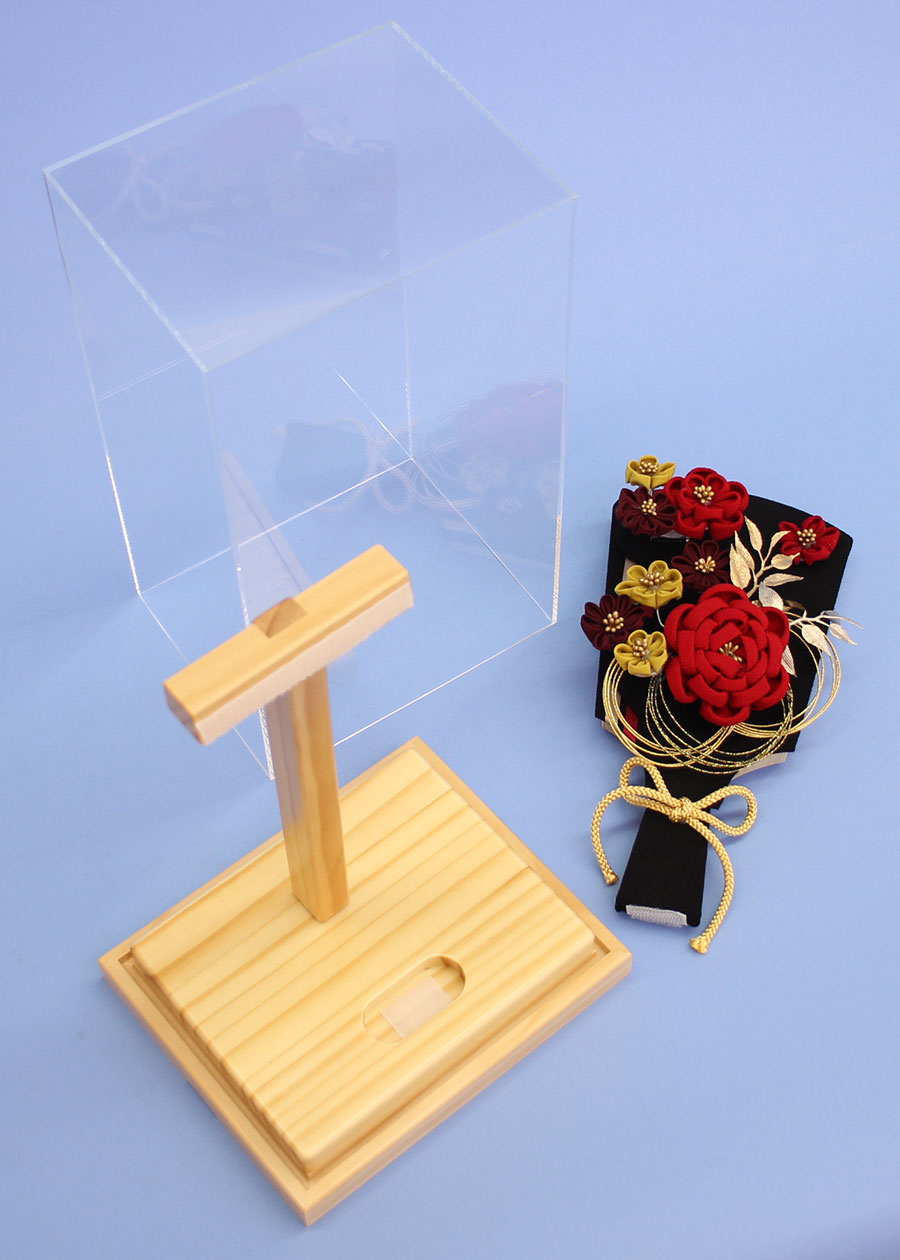 ８号髪飾り羽子板赤バラ　ナチュラルケース　ケースと羽子板