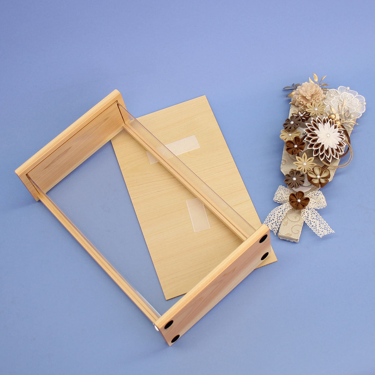 9号髪飾り羽子板　こげ茶　ヒノキ額　はずす