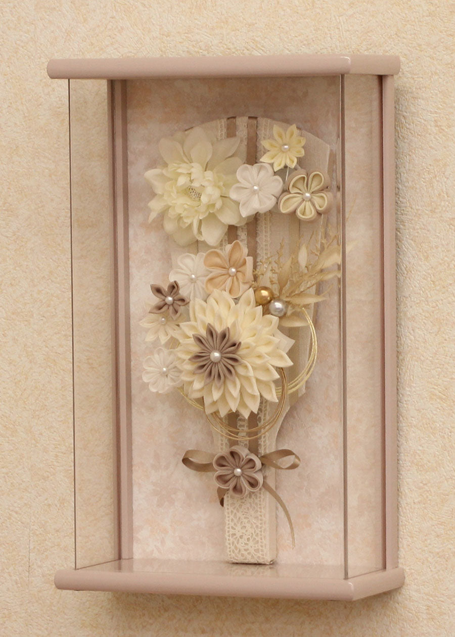 ９号剣つまみ髪飾り羽子板　グレージュ白　ライラック　壁掛け