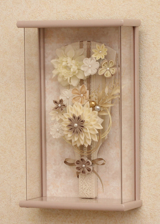 ９号剣つまみ髪飾り羽子板　グレージュ白　ライラック　壁掛け