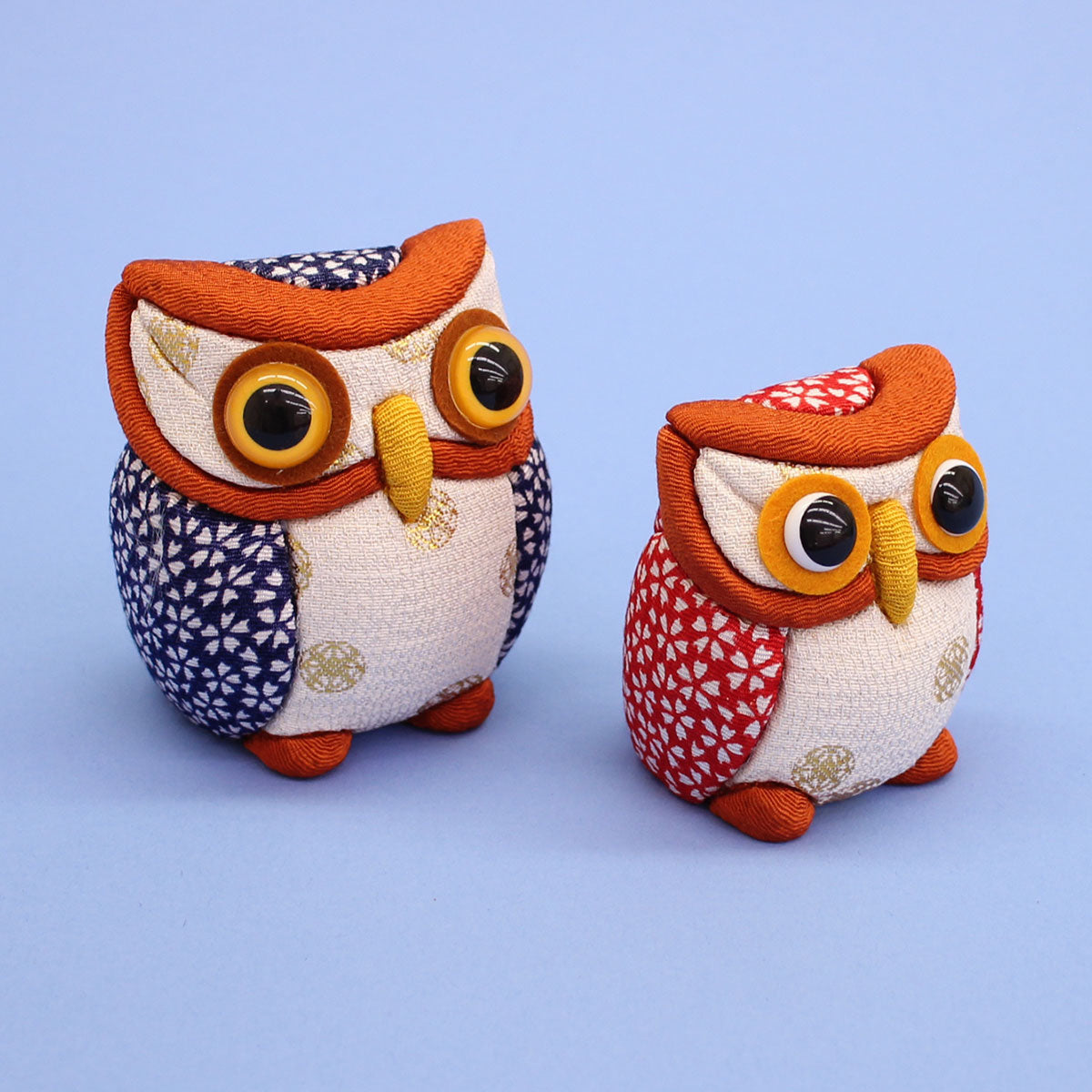 木目込みフクロウペア　横から