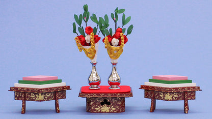 雛道具菱三宝 琥珀塗本金三つ葉唐草献上（木製）