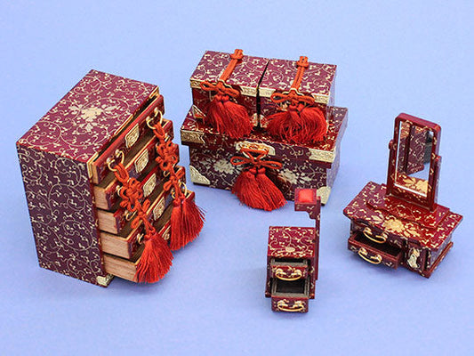 30号琥珀塗本金三つ葉唐草長持、挟み箱、箪笥、鏡台、針箱