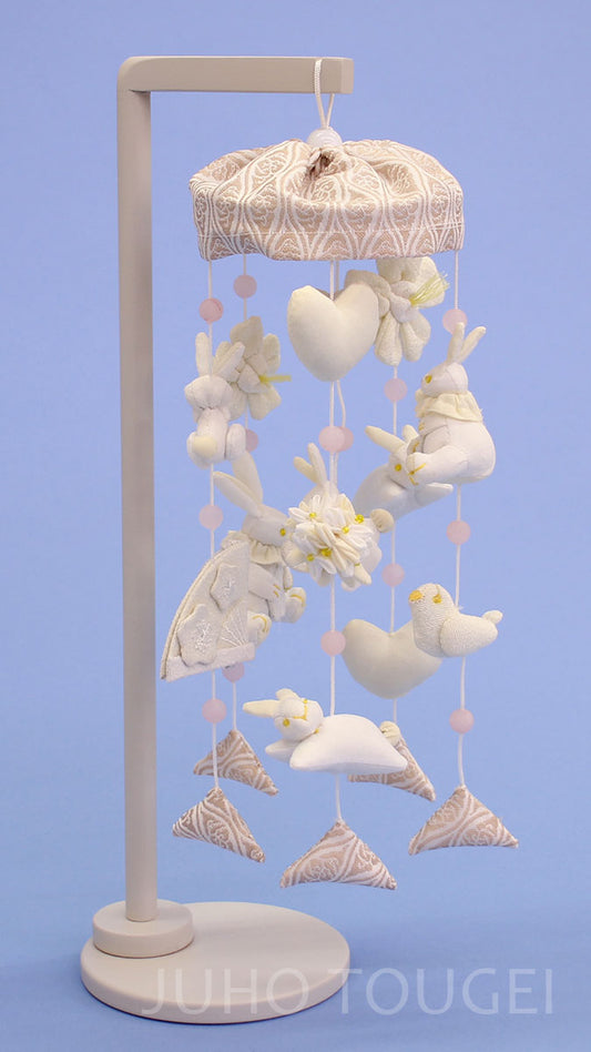 つるし飾り台付き　高さ 34cm ミニウサギっこ　くすみピンク