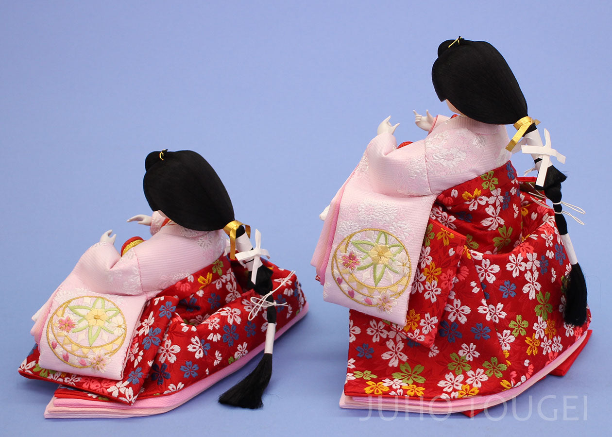 六寸袖脱ぎ官女　後ろから