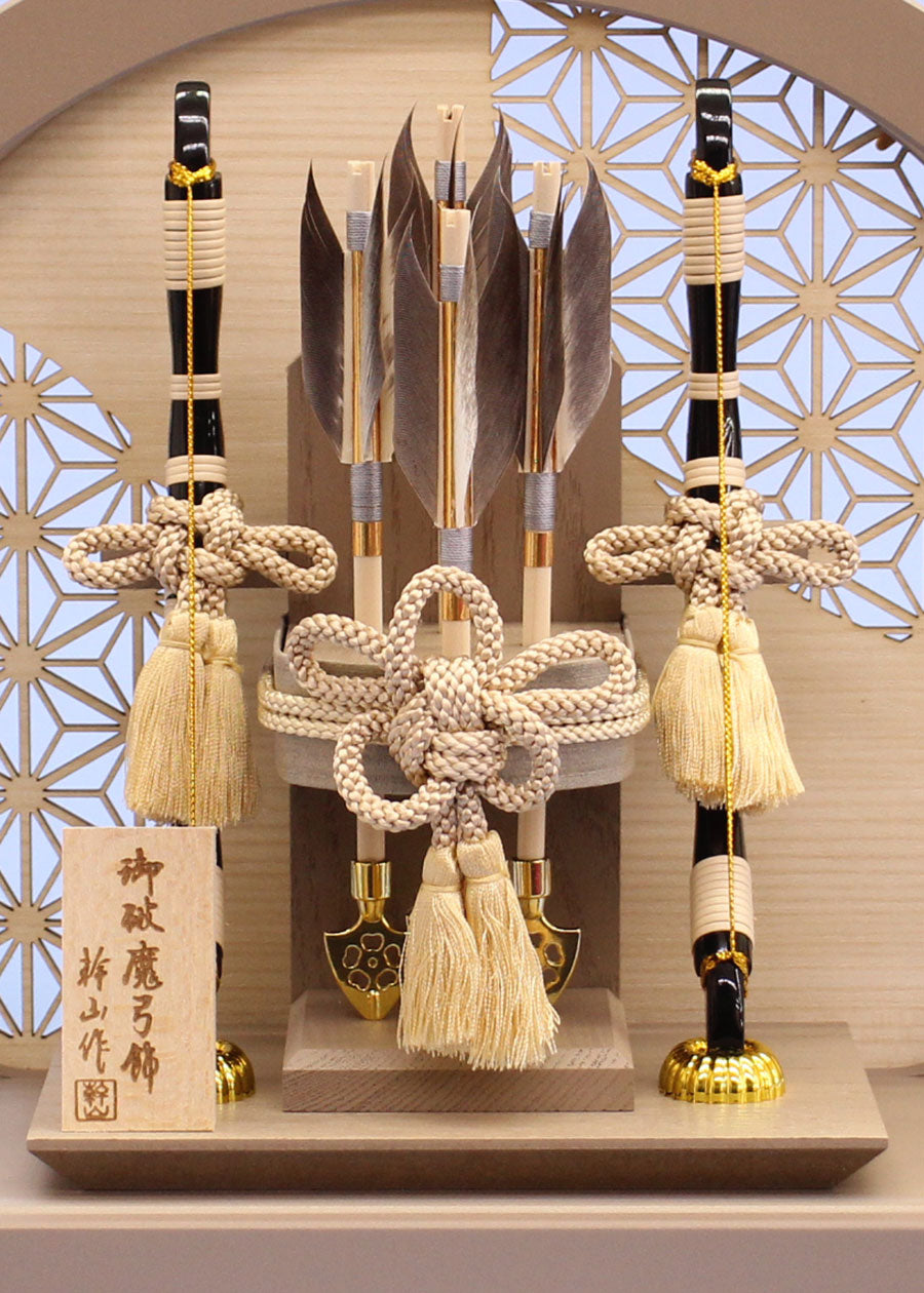 Hama-yumi Bow Display “Riku” – 30cm Round Acrylic Case – 寿鳳人形