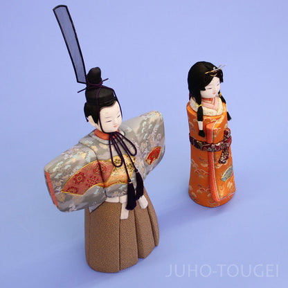 美宝立ち雛　横から