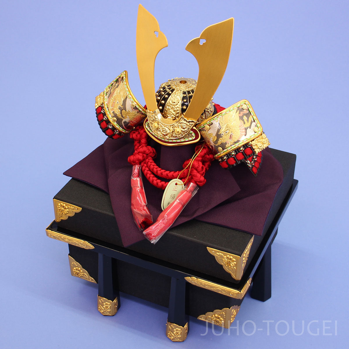 8号彫金兜　金具櫃付き　上から