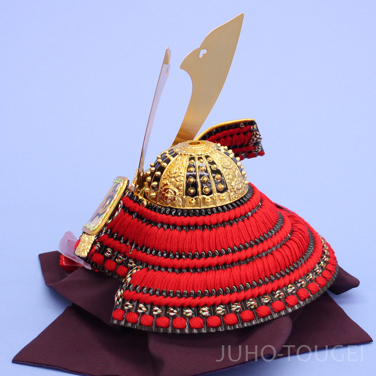 8号彫金兜　後ろから　