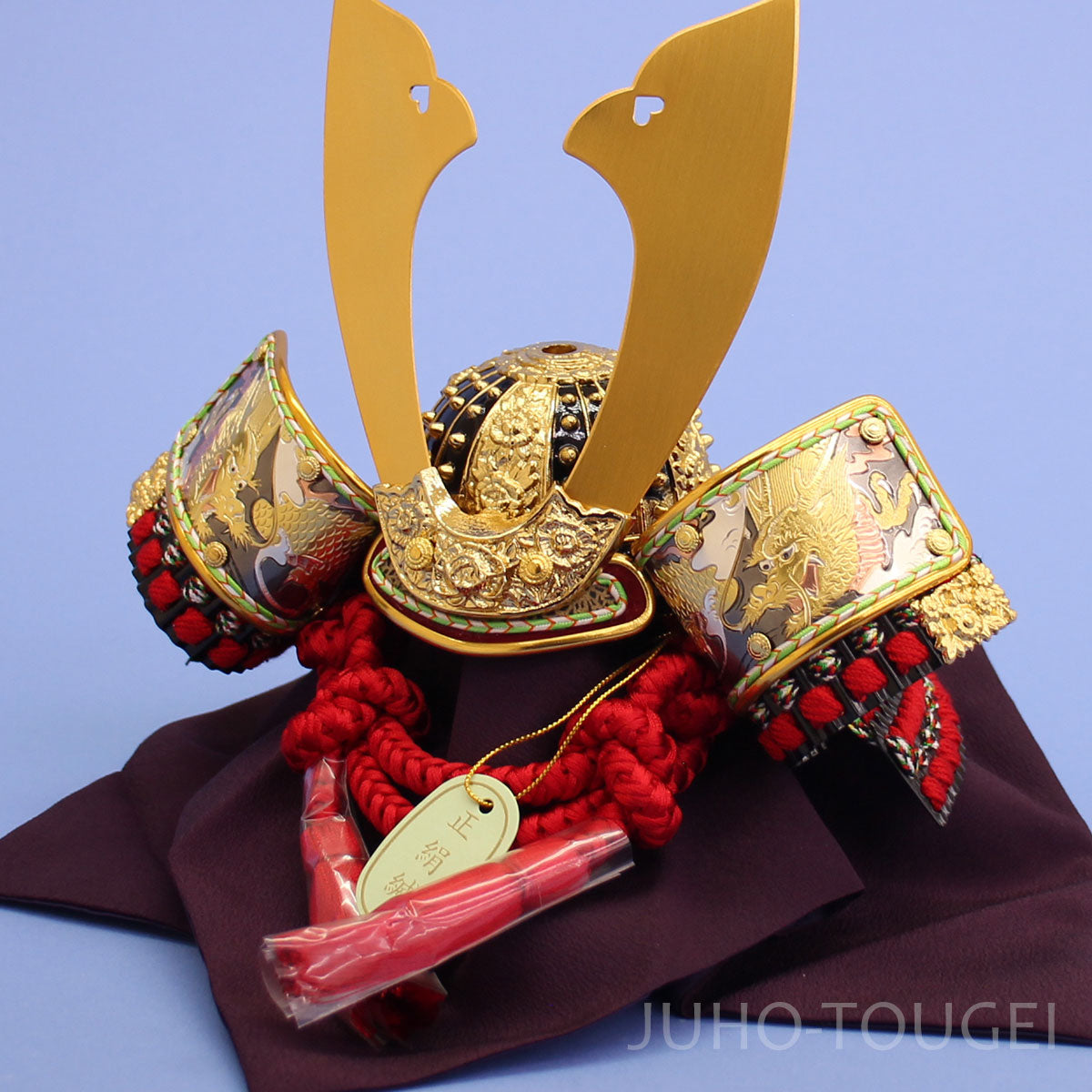 8号彫金兜　ズーム